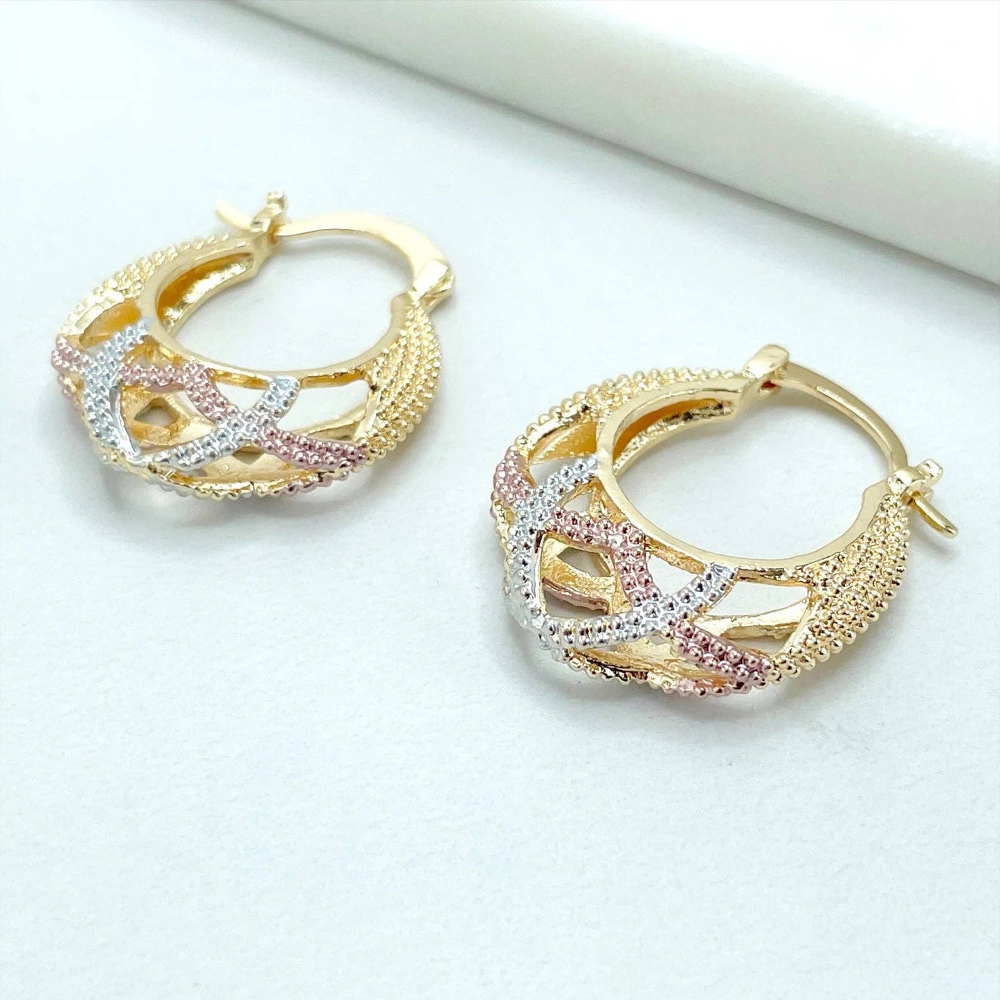 Boucles d'oreilles créoles panier 22 mm en or 18 carats trois tons Luxus Accessories