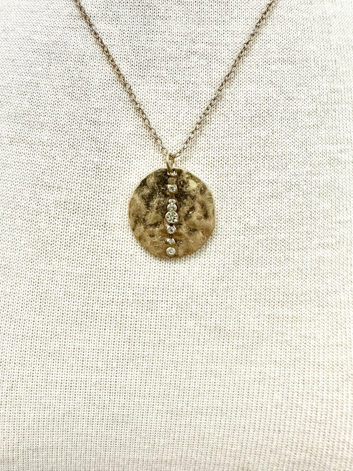 Collier Nette Road Pave avec disque martelé