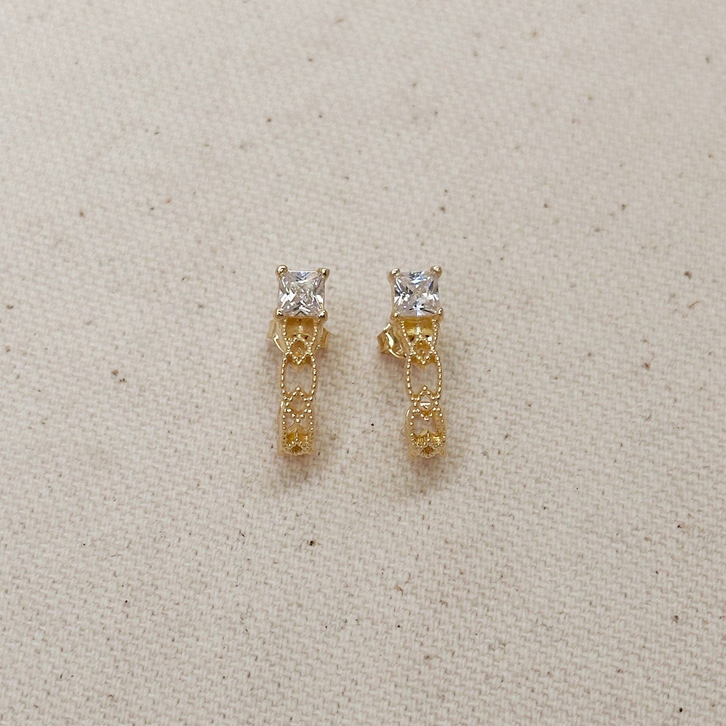 Boucles d'oreilles créoles détaillées en or rempli 18 carats avec zircone cubique taille princesse GoldFi