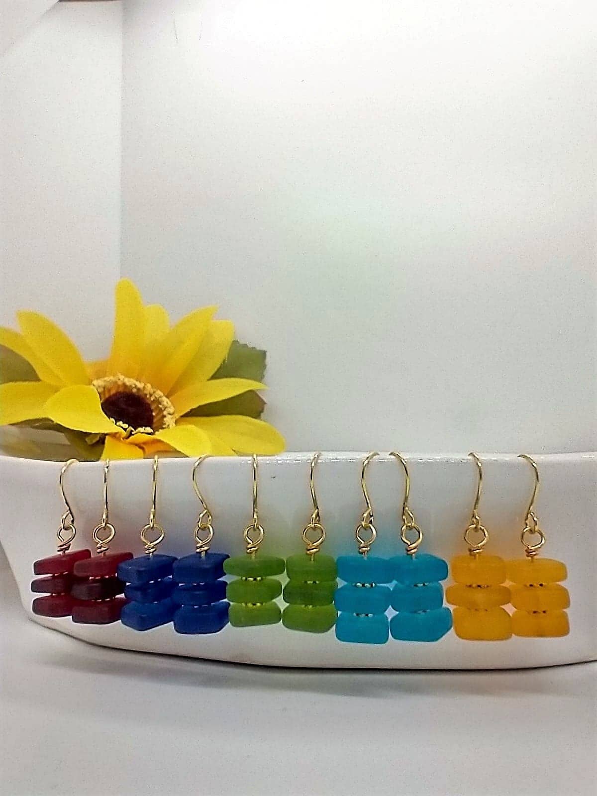 Boucles d'oreilles pendantes Bad Apple Designs en verre de mer carré empilé, couleur or