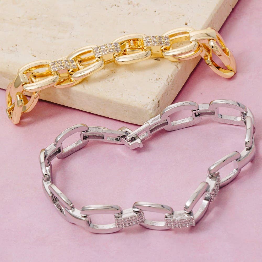 Le bracelet chaîne pavé de zirconiums trempés dans l'or « The Looks » par Fame