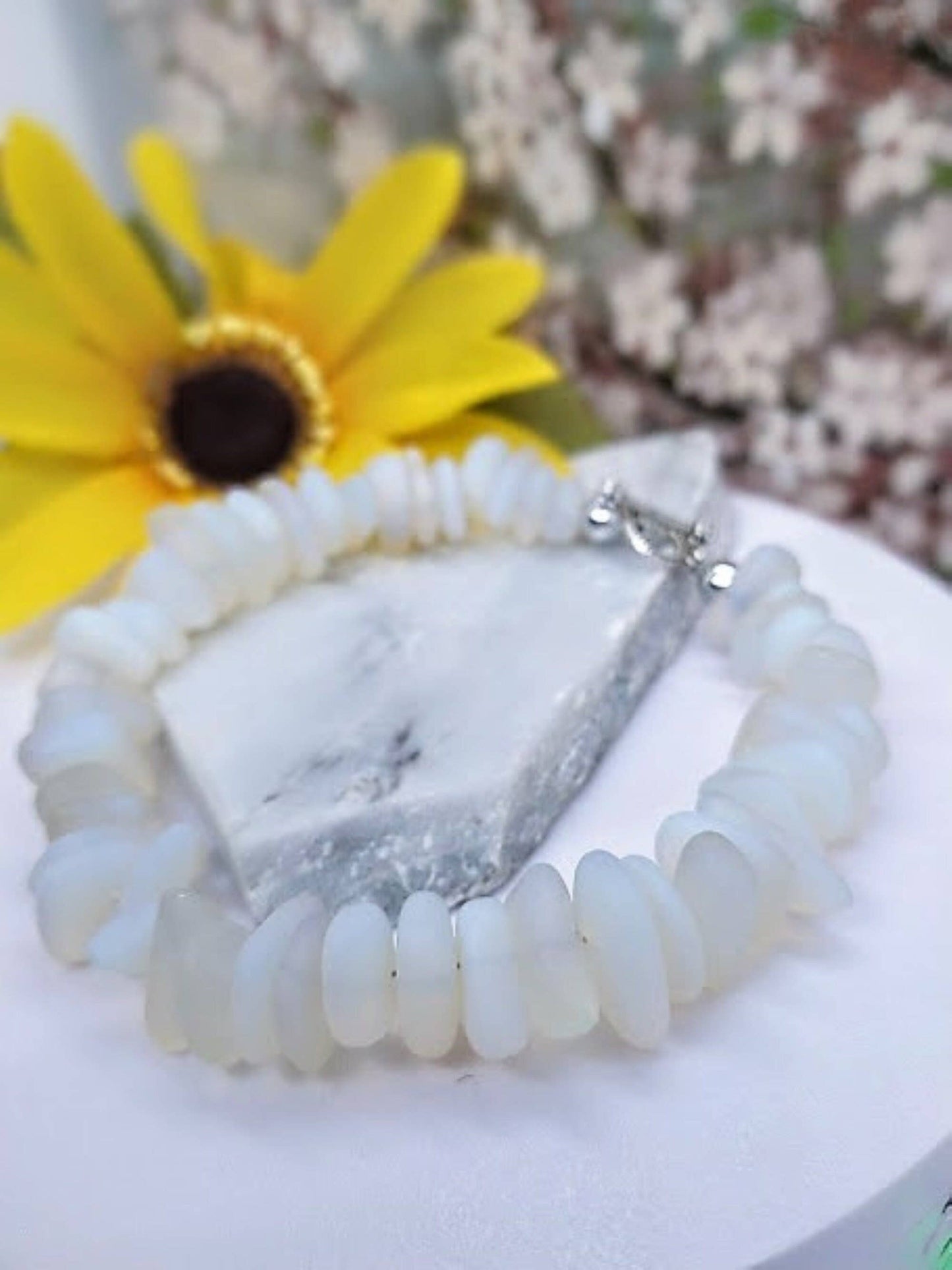 Bracelet en argent avec verre de mer et opale de lune Bad Apple Designs