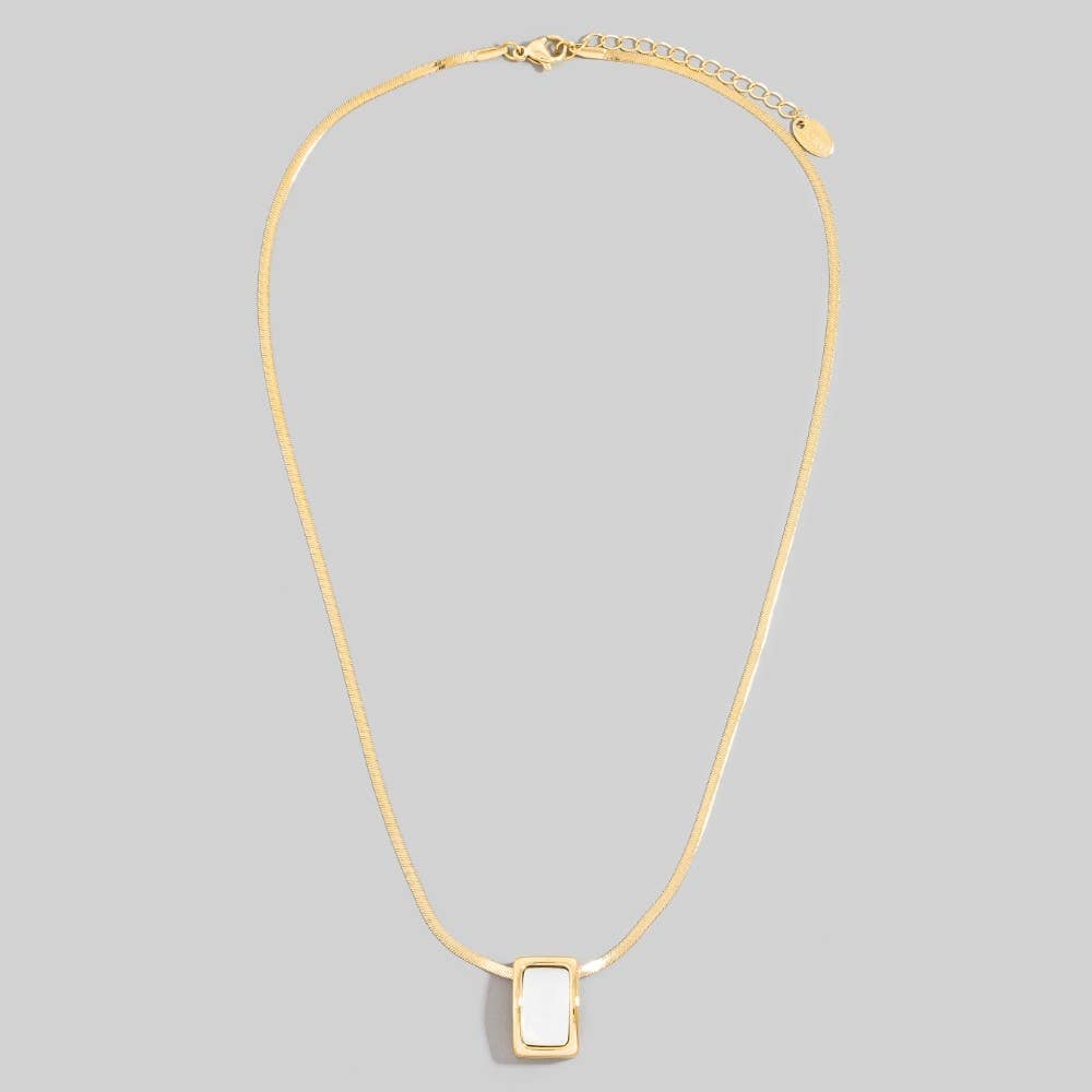 Le collier Looks by Fame en acier inoxydable à chevrons avec pendentif perle rectangulaire