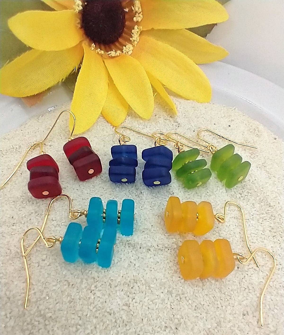 Boucles d'oreilles pendantes Bad Apple Designs en verre de mer carré empilé, couleur or