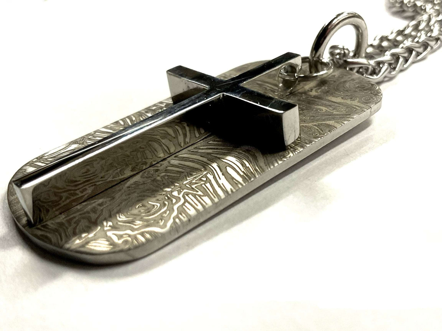 Engraved jesus image dog tag necklace with overlaying cross waterproof medallion with heavy keel chain for men