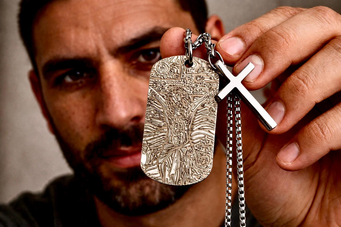 Engraved jesus image dog tag necklace with overlaying cross waterproof medallion with heavy keel chain for men