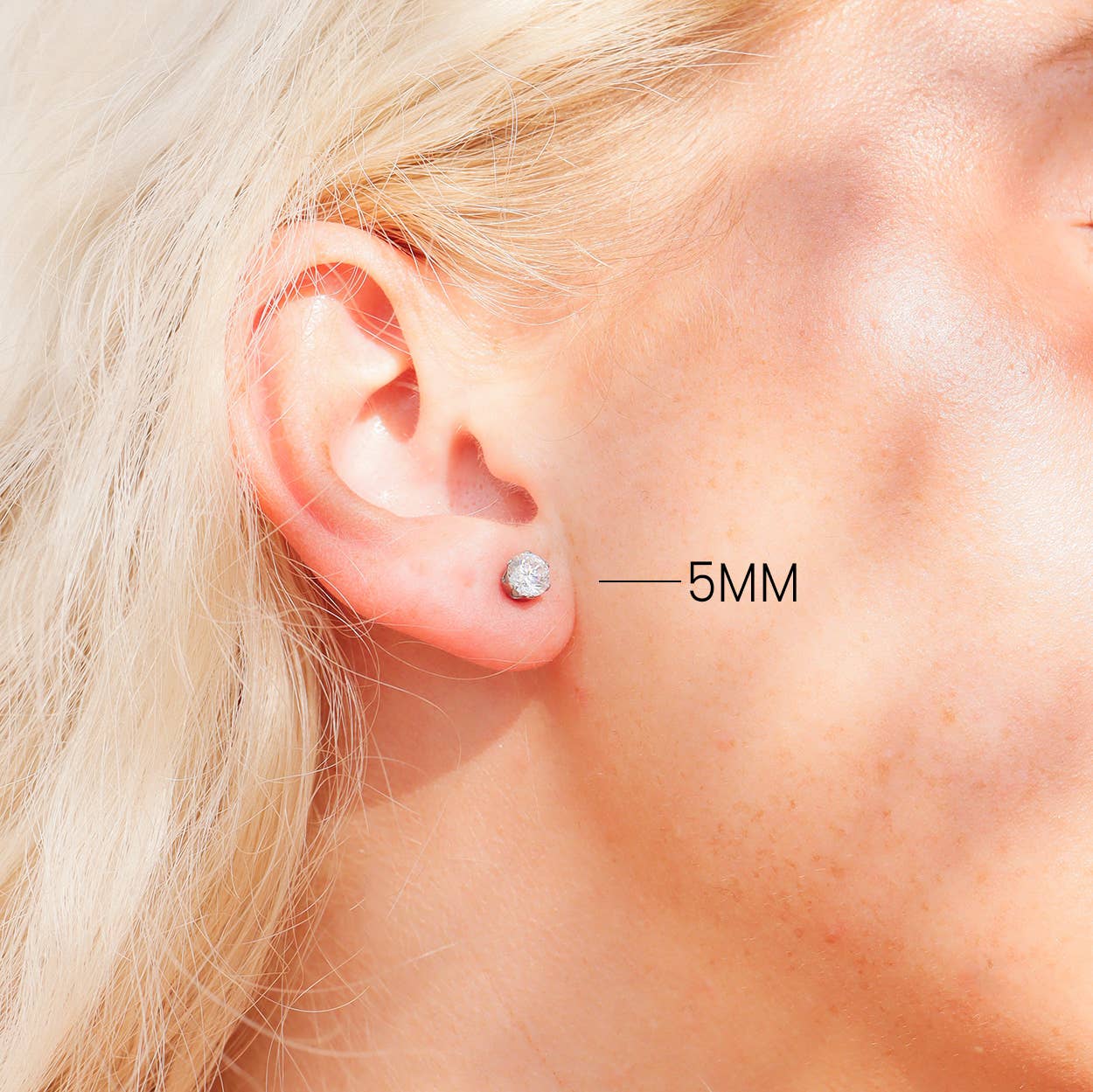 Boucles d'oreilles clous rondes CZ en acier inoxydable