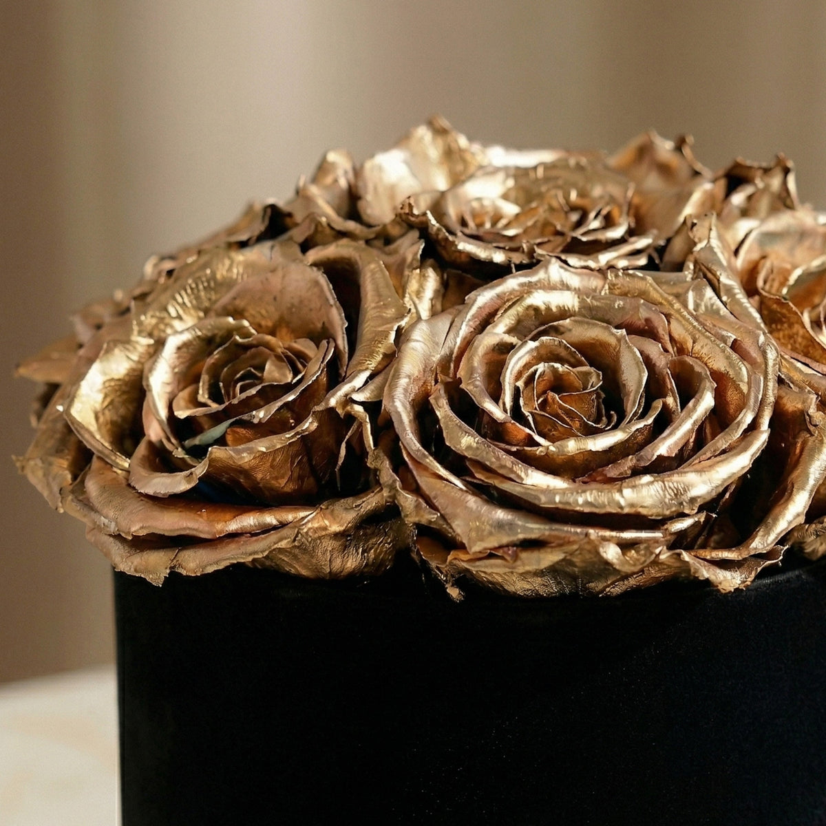 Essence Black Box | Gold Roses