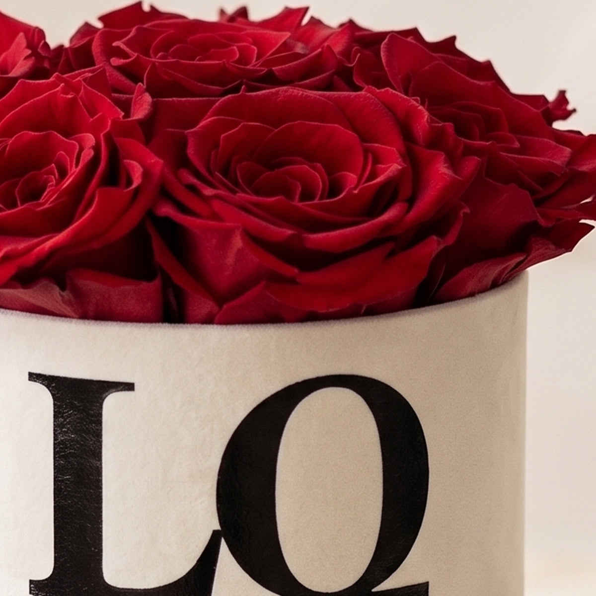 Essence White Box | Love Edition | Red Roses