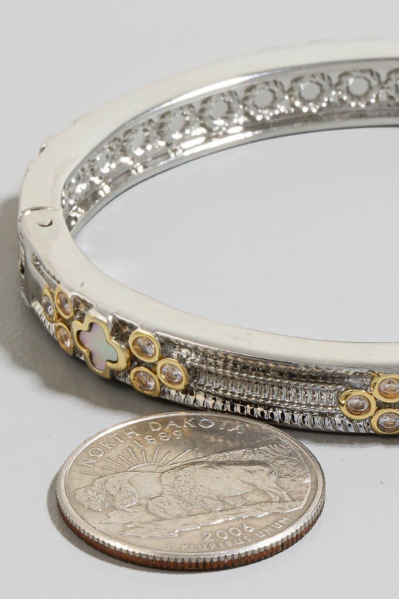 Le bracelet jonc articulé The Looks by Fame en plaqué or bicolore et ornementé
