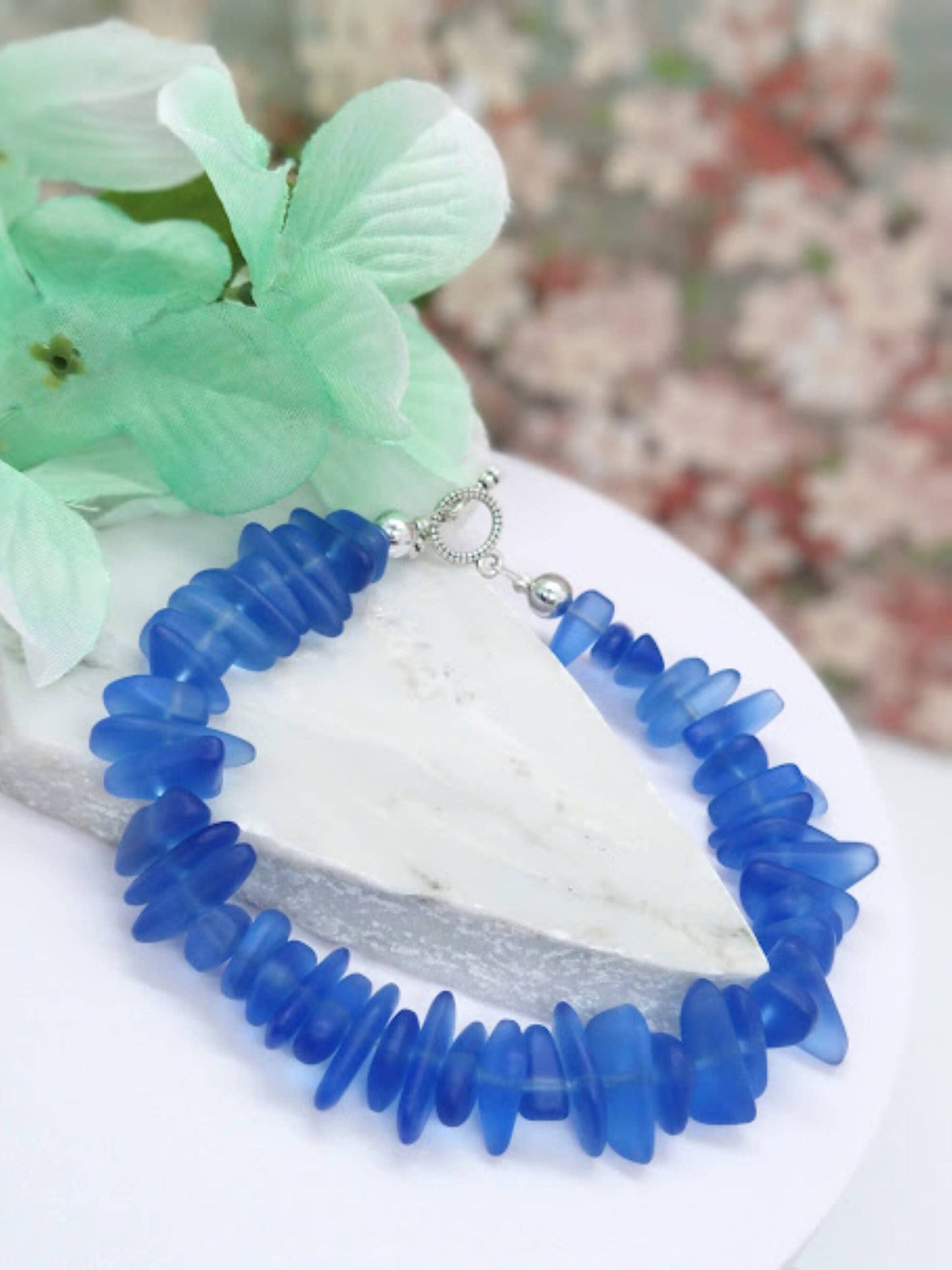 Bracelet en argent avec perles de verre de mer bleu cobalt – Bad Apple Designs