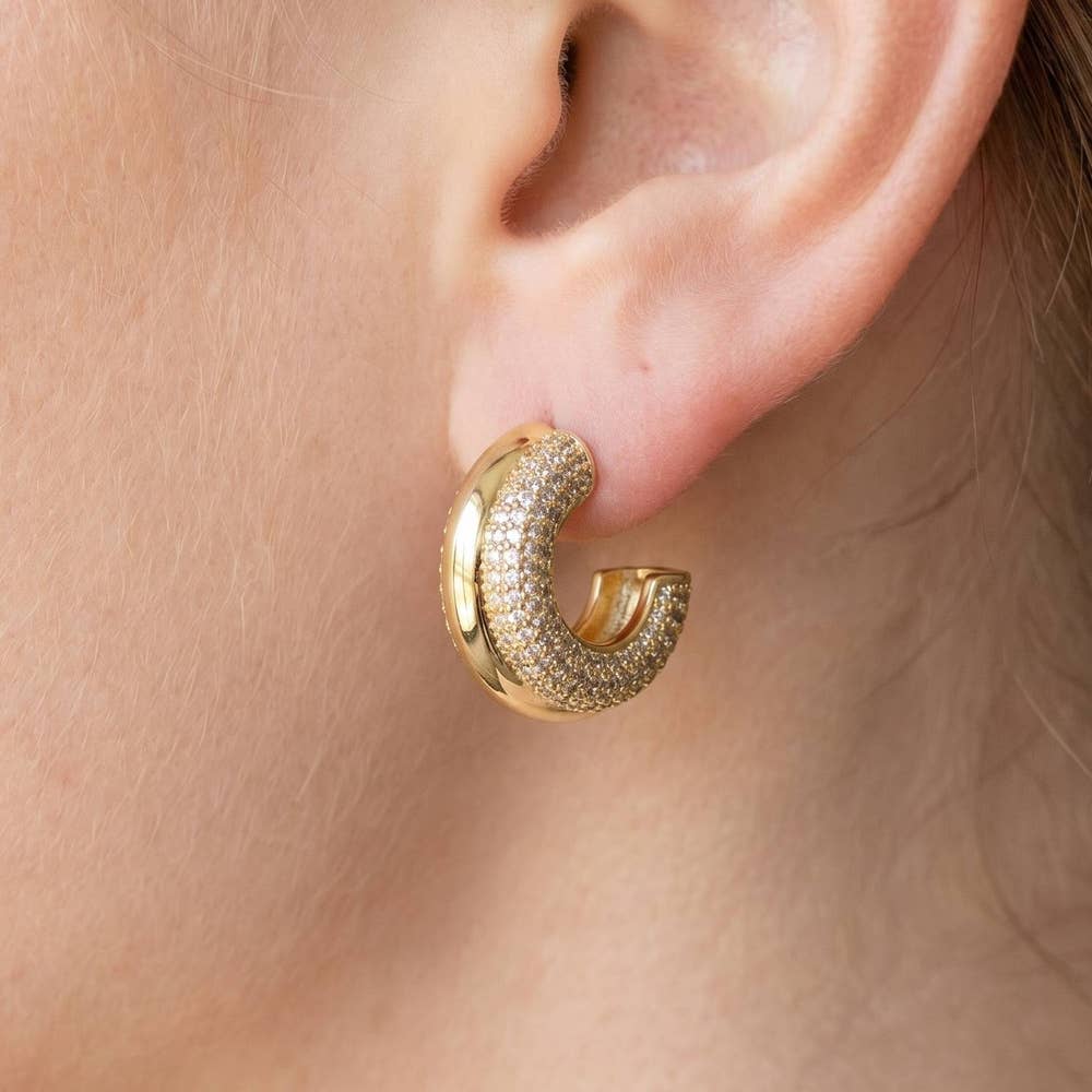 Boucles d'oreilles créoles dôme pavées CZ plaquées or Anarchy Street