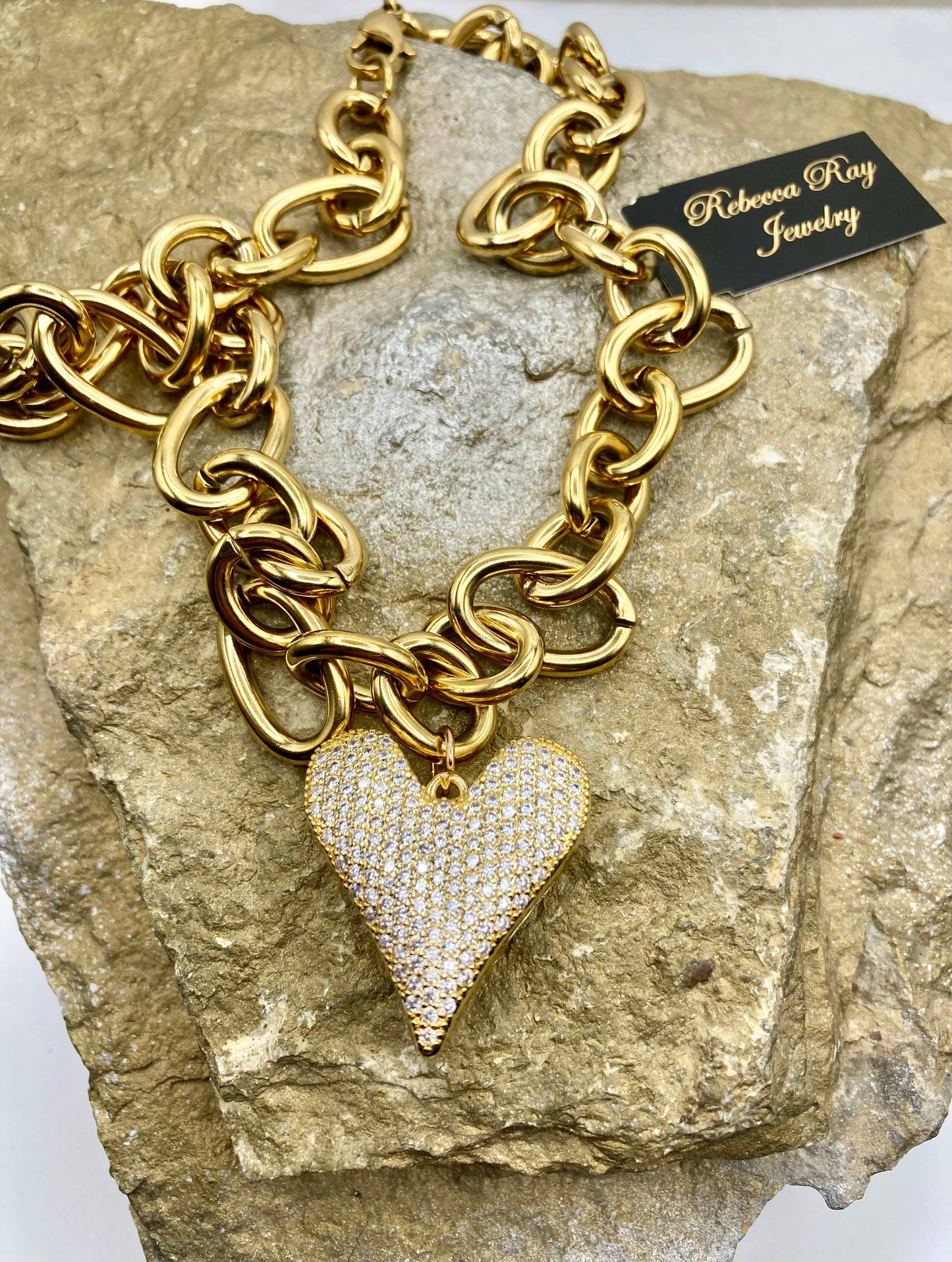 Collier pendentif cœur Chunky Gold Statement de Rebecca Ray