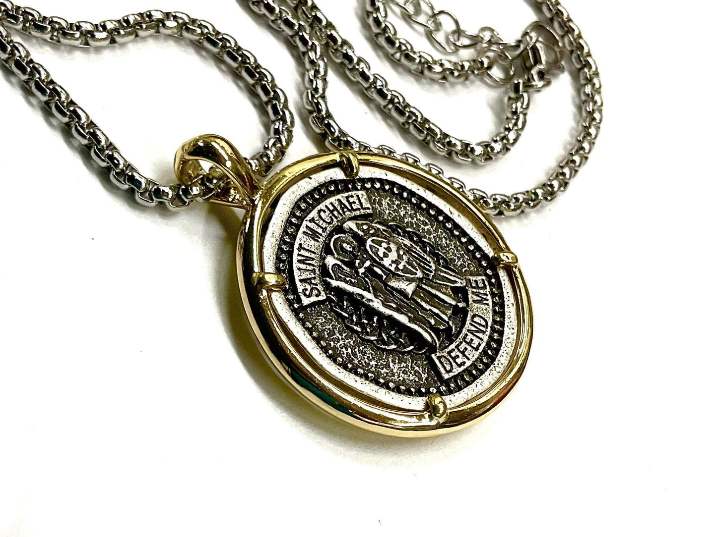 Saint Michael DEFEND ME medal Silver St Michaels Medallion Stainless Steel Chain Patron Saint Police Officers Soldiers